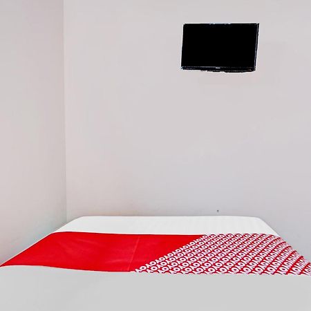 Oyo 90234 Dhoho Family Guest House Kediri  Buitenkant foto