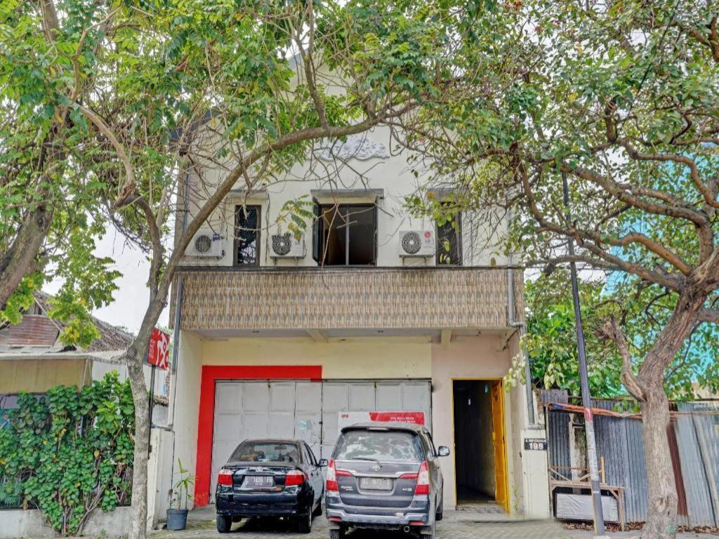Oyo 90234 Dhoho Family Guest House Kediri  Buitenkant foto