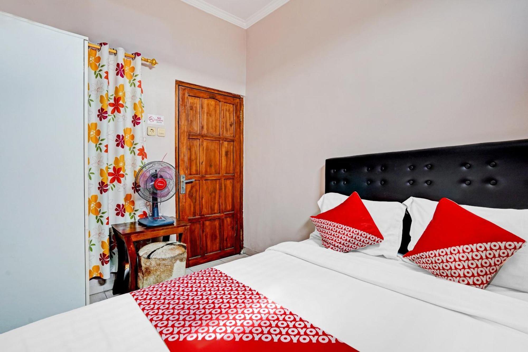 Oyo 90234 Dhoho Family Guest House Kediri  Buitenkant foto