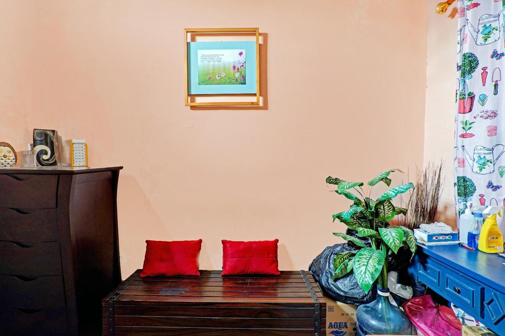 Oyo 90234 Dhoho Family Guest House Kediri  Buitenkant foto